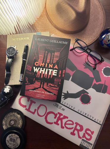 laurent guillaume,china white,les dames de guerre,roman noir,robert laffont,roman d'aventure,mon roman noir et bien serre,blog littéraire